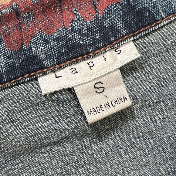 Vintage Lapis Jean Jacket featuring Buckingham Palace Royal Queens Guard images - Picture 10 of 11